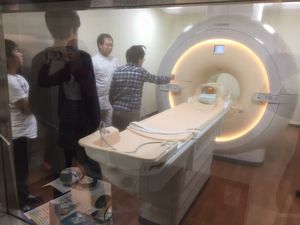 20151224PET②(MRI磁気の強さ体験）.jpg