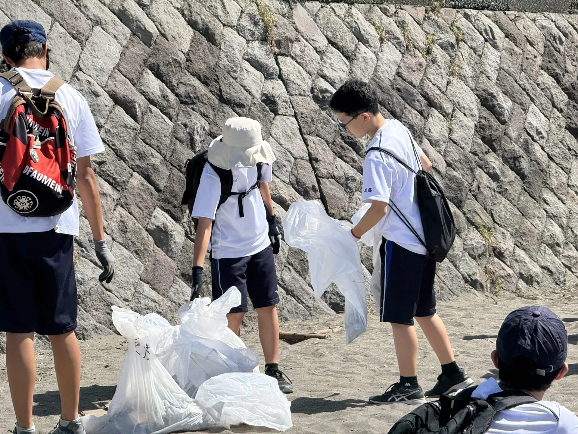 中学1年生　海岸清掃活動