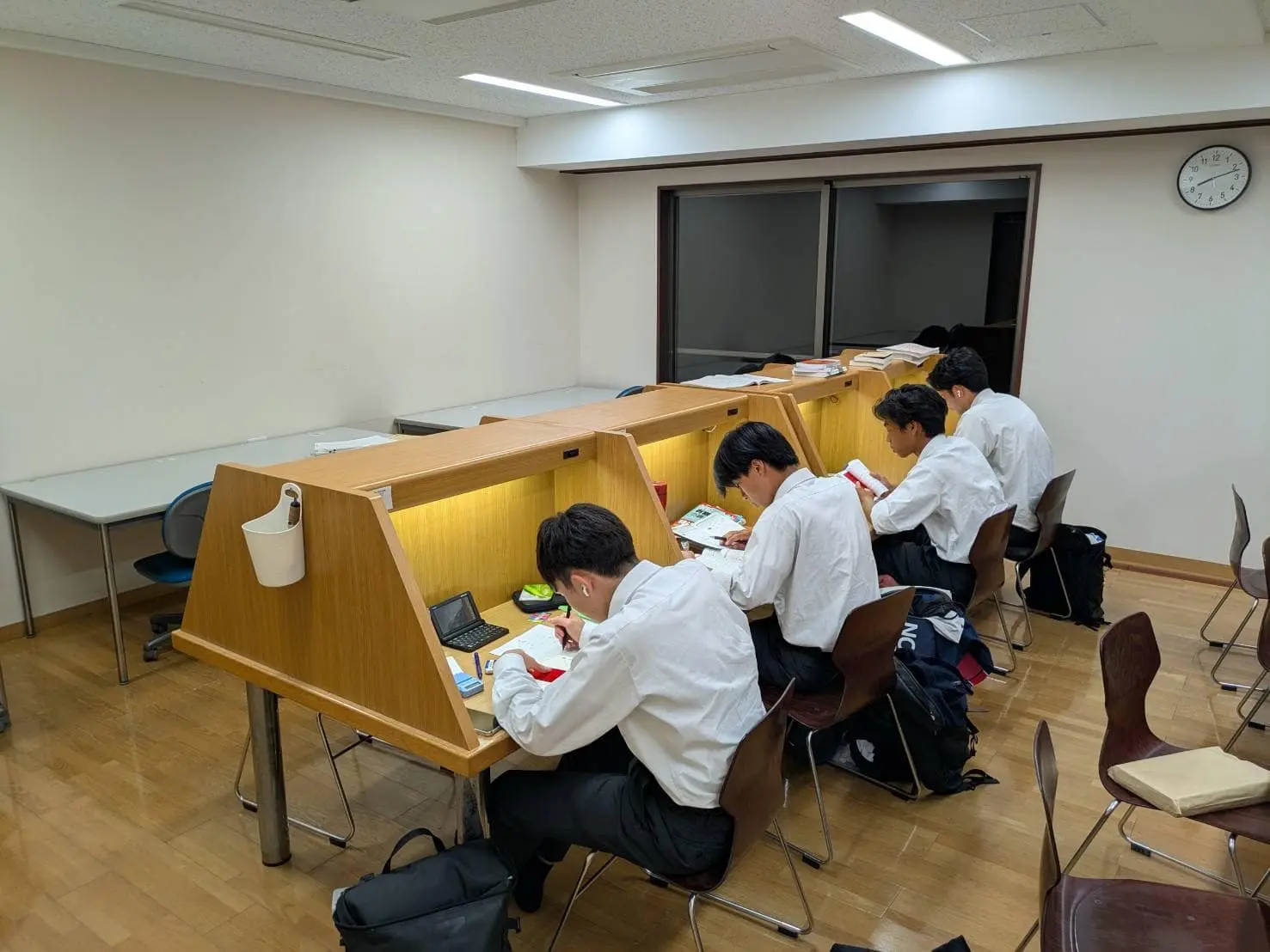 高3自習室が21時までになりました