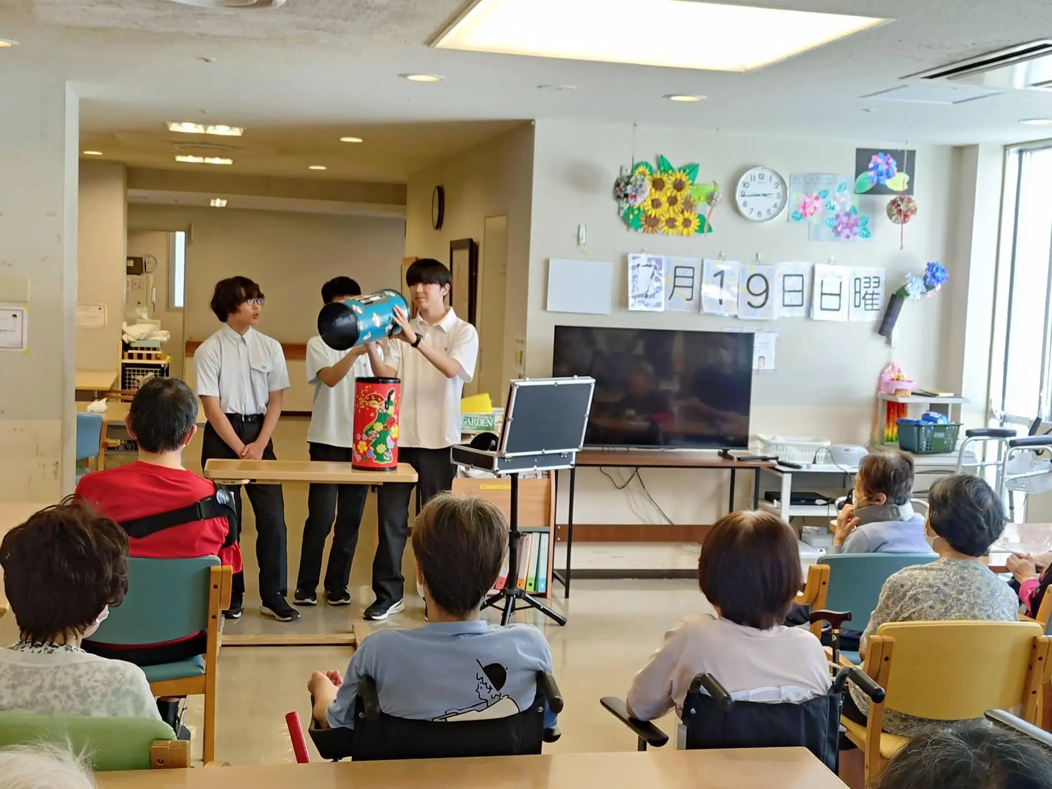奇術部、聖テレジア病院を訪問
